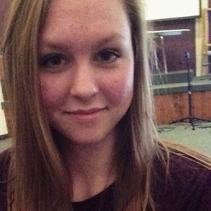 Meet your Posher, Kayla